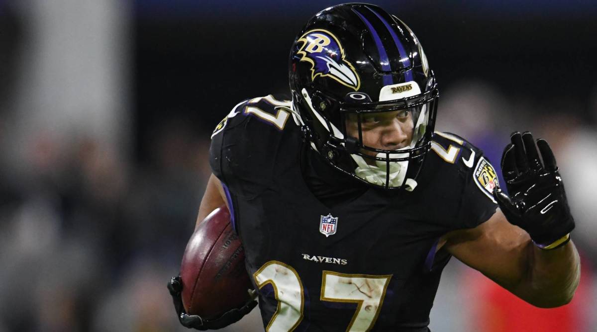 Ravens running J.K. Dobbins runs with the ball in a game vs. the Steelers.